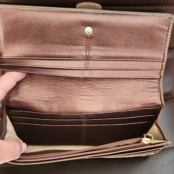 Coach Tan and Gold Women's Wallet Slightly Used - Picture 3 of 5